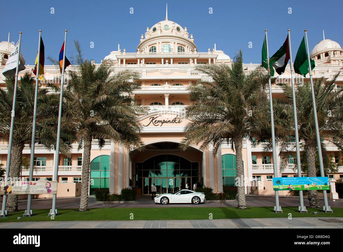 Hotel Kempinski On The Palm Island Dubai Stock Photo