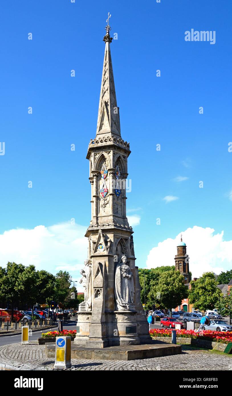 View of the Banbury Cross in the town centre, Banbury, Oxfordshire, England, UK, Western Europe. Stock Photo