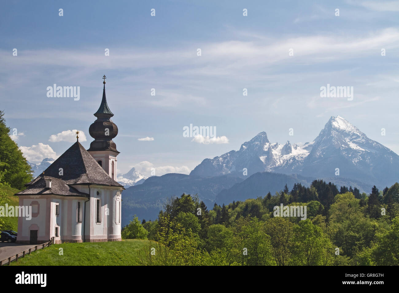 Idyllisch Gelegene Wallfahrtskirche Im Berchtesgadner Land Stock Photo