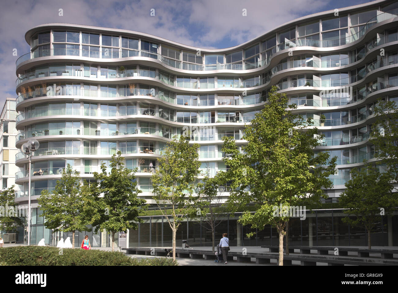 Albion riverside apartments hires stock photography and images Alamy