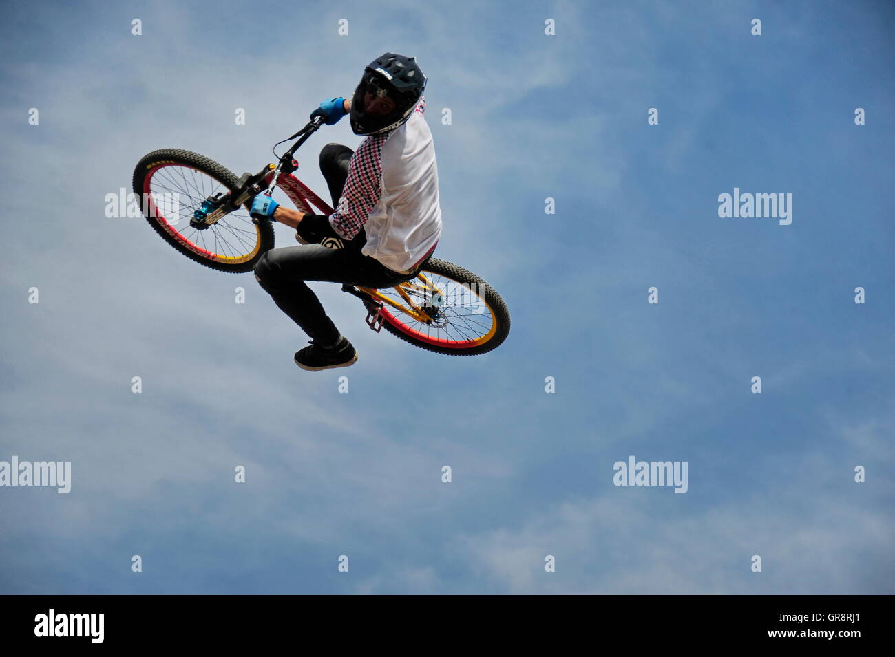 Extreme sport hi-res stock photography and images - Alamy
