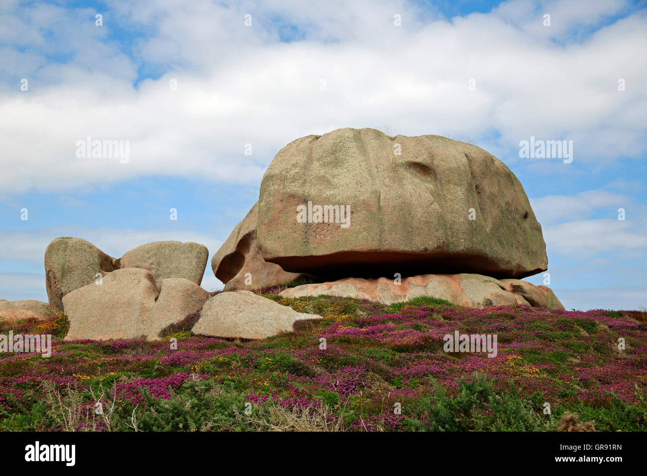 Granite Rocks On The Pink Granite Coast In Ploumanach, Brittany, France Stock Photo