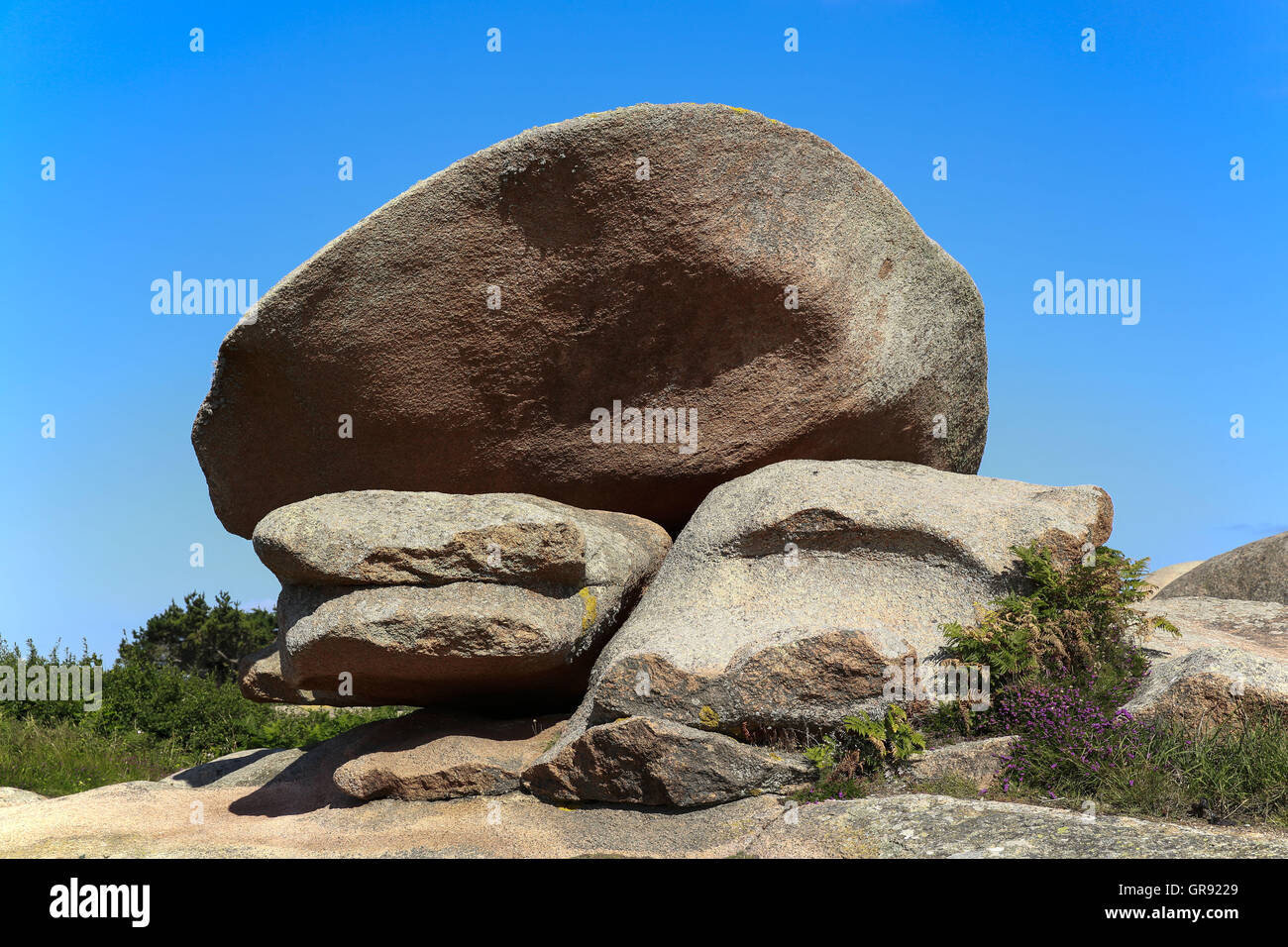 Granite Rocks On The Pink Granite Coast In Ploumanach, Brittany, France Stock Photo