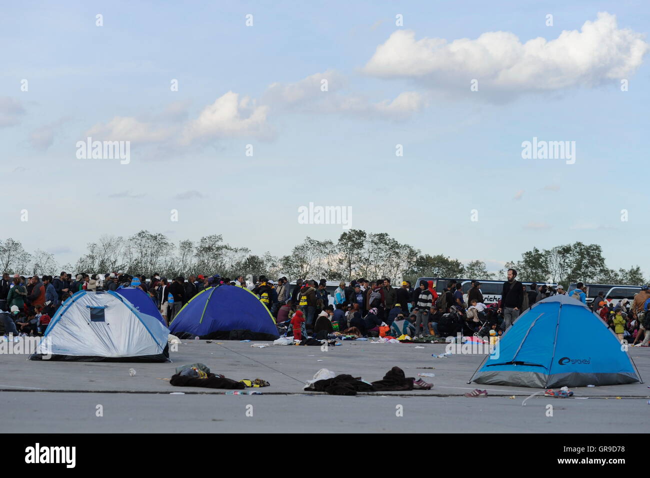 Refugees On The Austrian Border In Nickelsdorf Stock Photo