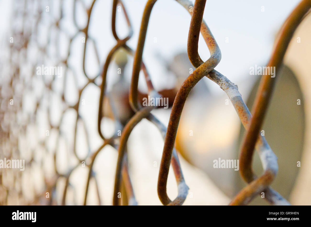 Rusty chain link fence hi-res stock photography and images - Alamy