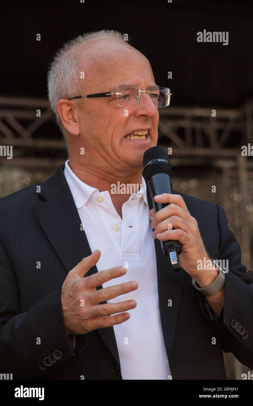 Essen Lord Mayor Reinhard Paß On Ruhr-Csd Stock Photo