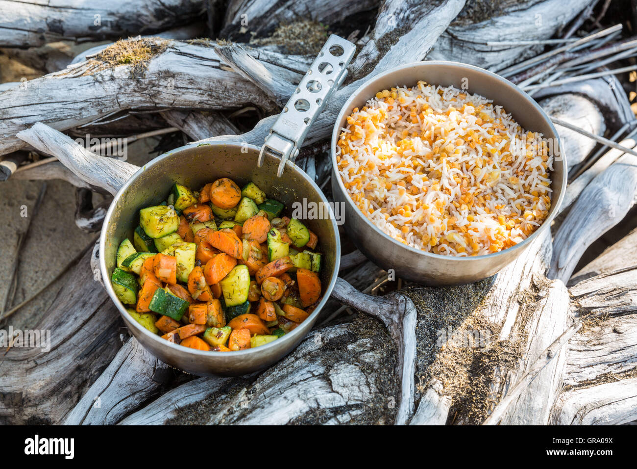 Aluminium pots hires stock photography and images Alamy
