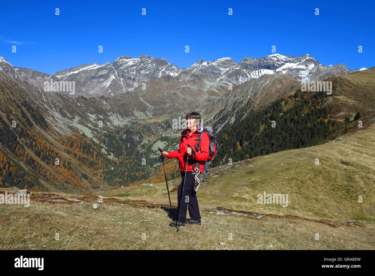 Hiking mountain hi-res stock photography and images - Alamy
