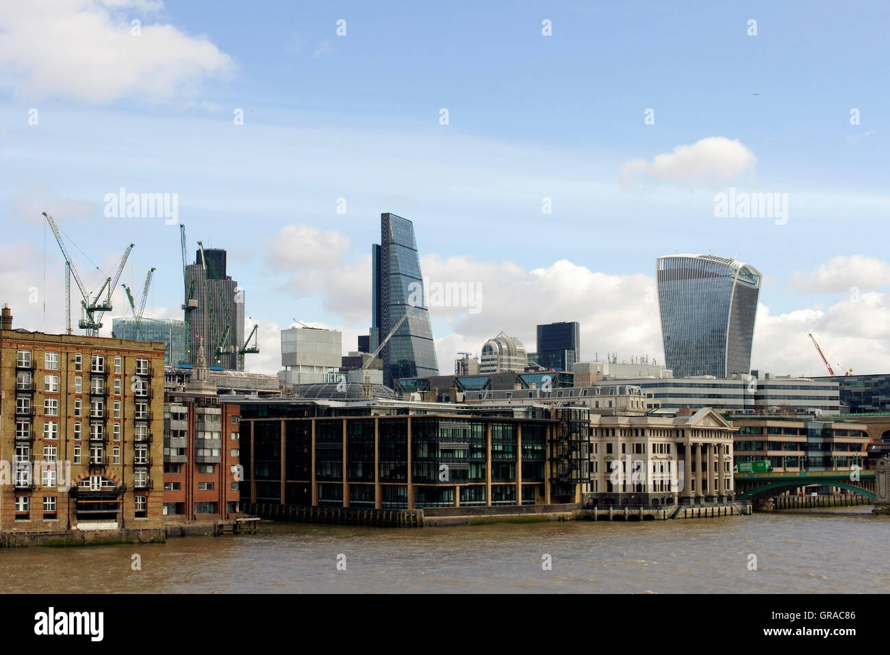 High rise buildings uk hi-res stock photography and images - Alamy