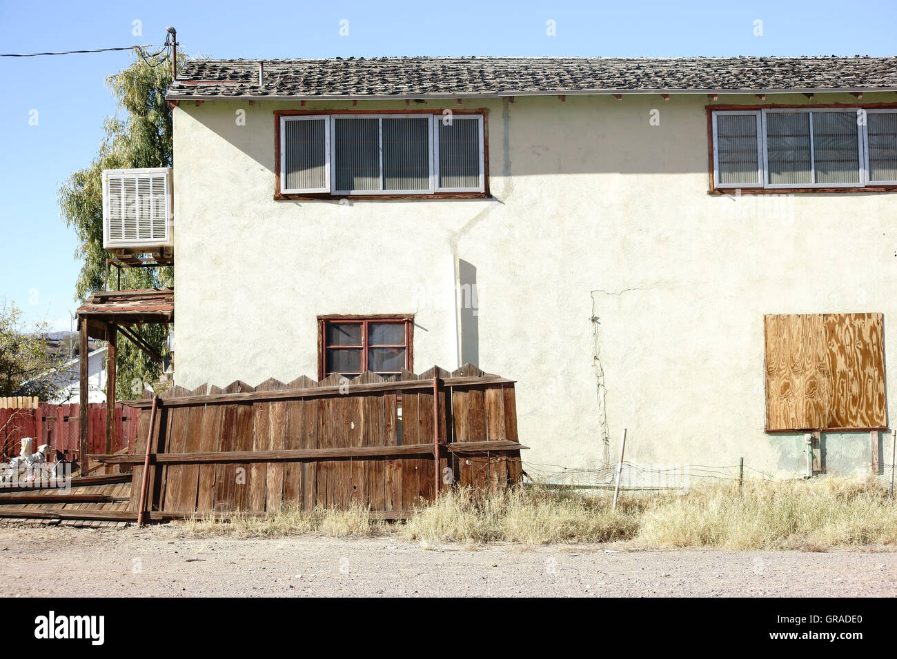 Inhabited run down building hires stock photography and images Alamy