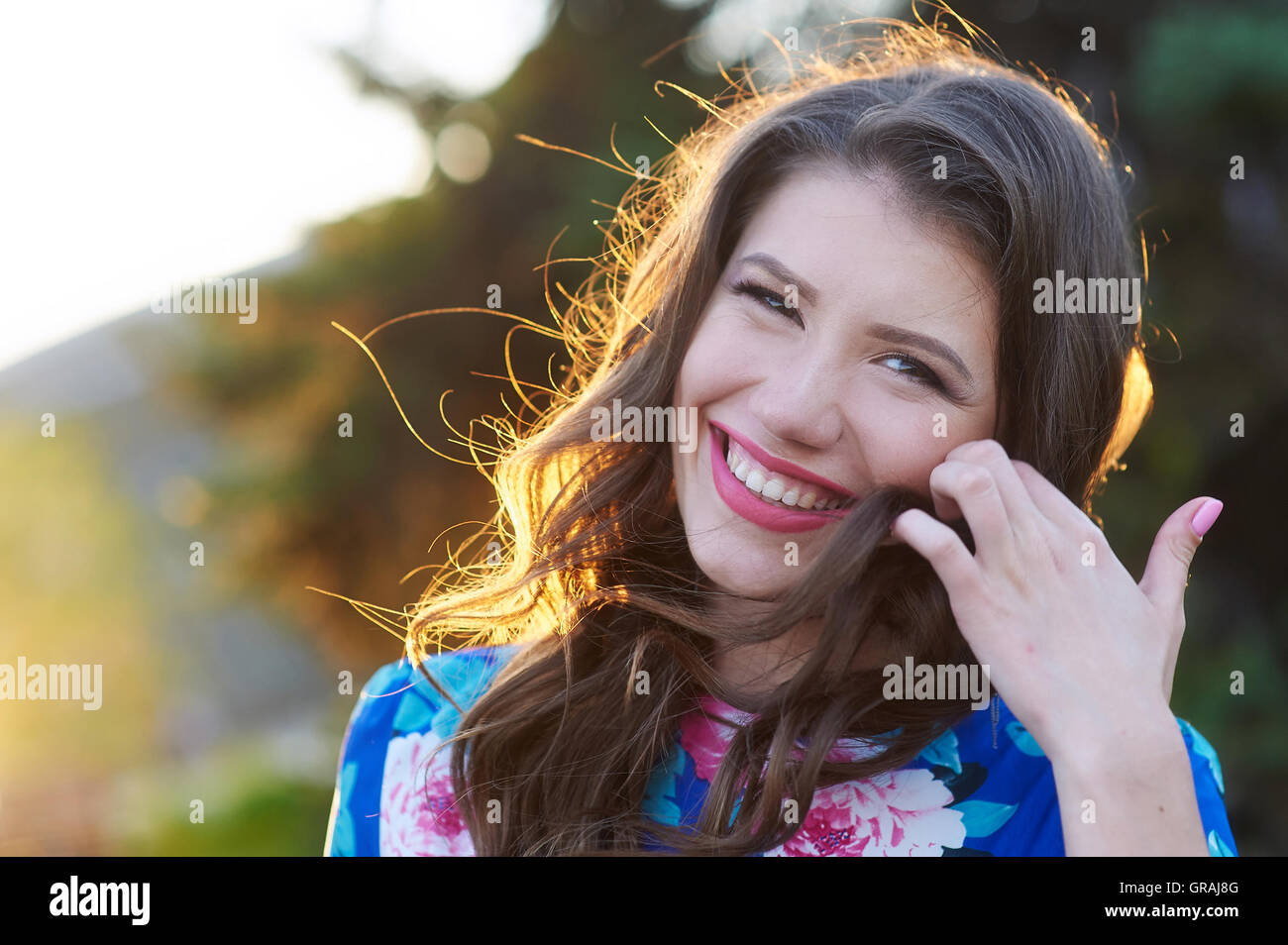beautiful young woman posing in the park Stock Photo - Alamy