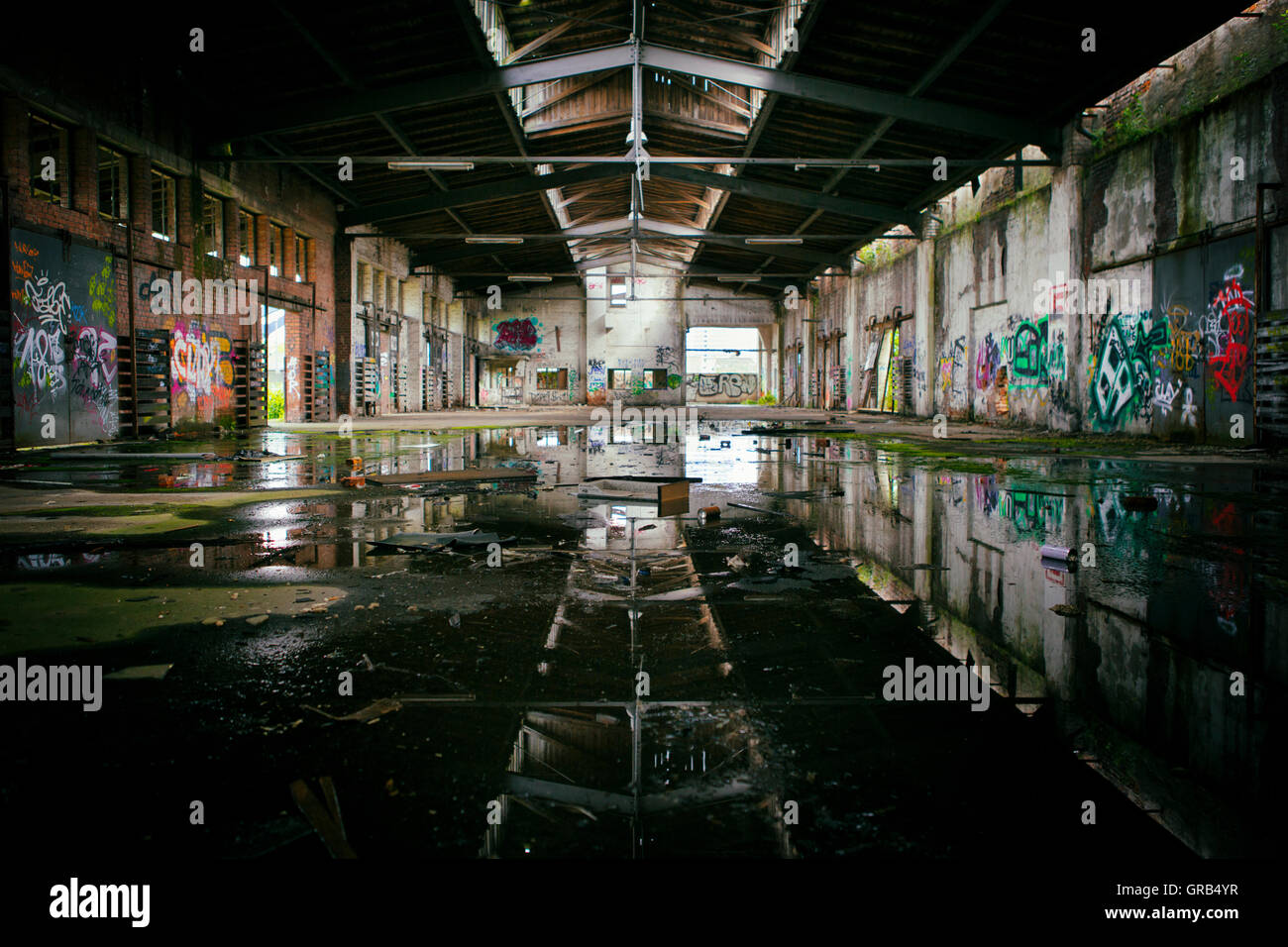 Floor graffiti hi-res stock photography and images - Alamy