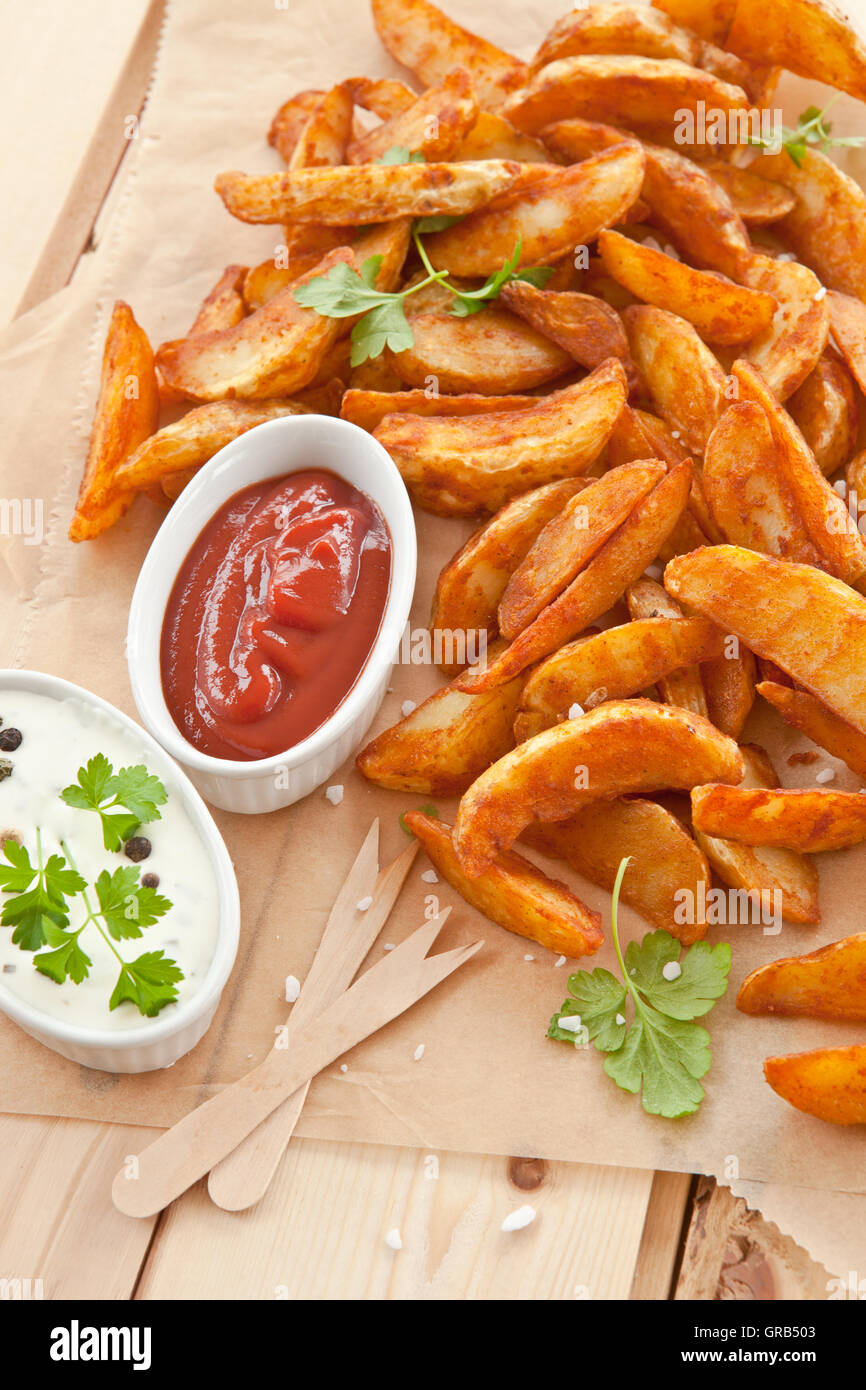 Potato Wedges With Dip Stock Photo Alamy