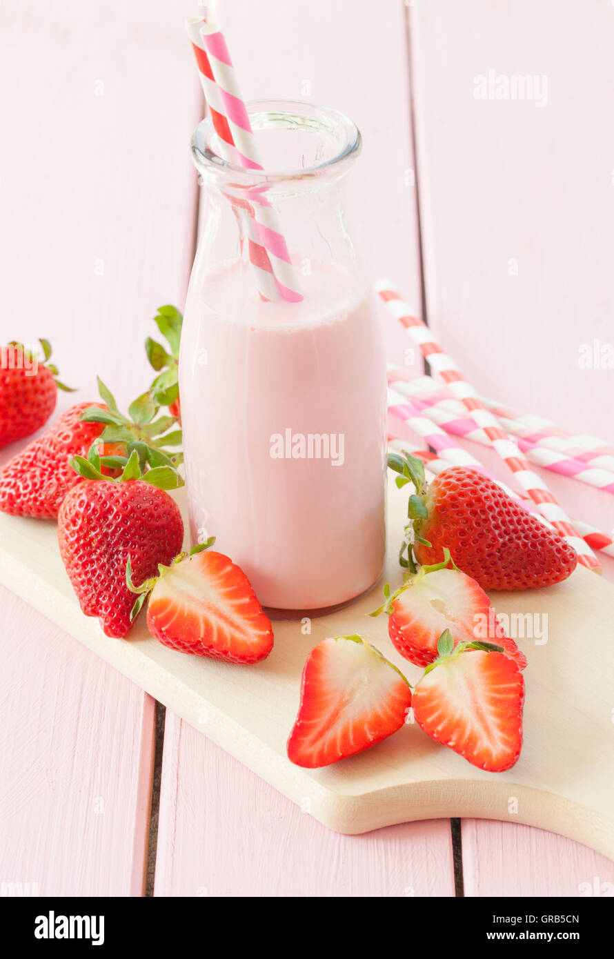 Strawberry Milk Shake Stock Photo - Alamy