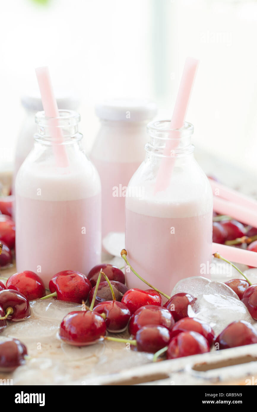 Obst shake hi-res stock photography and images - Alamy