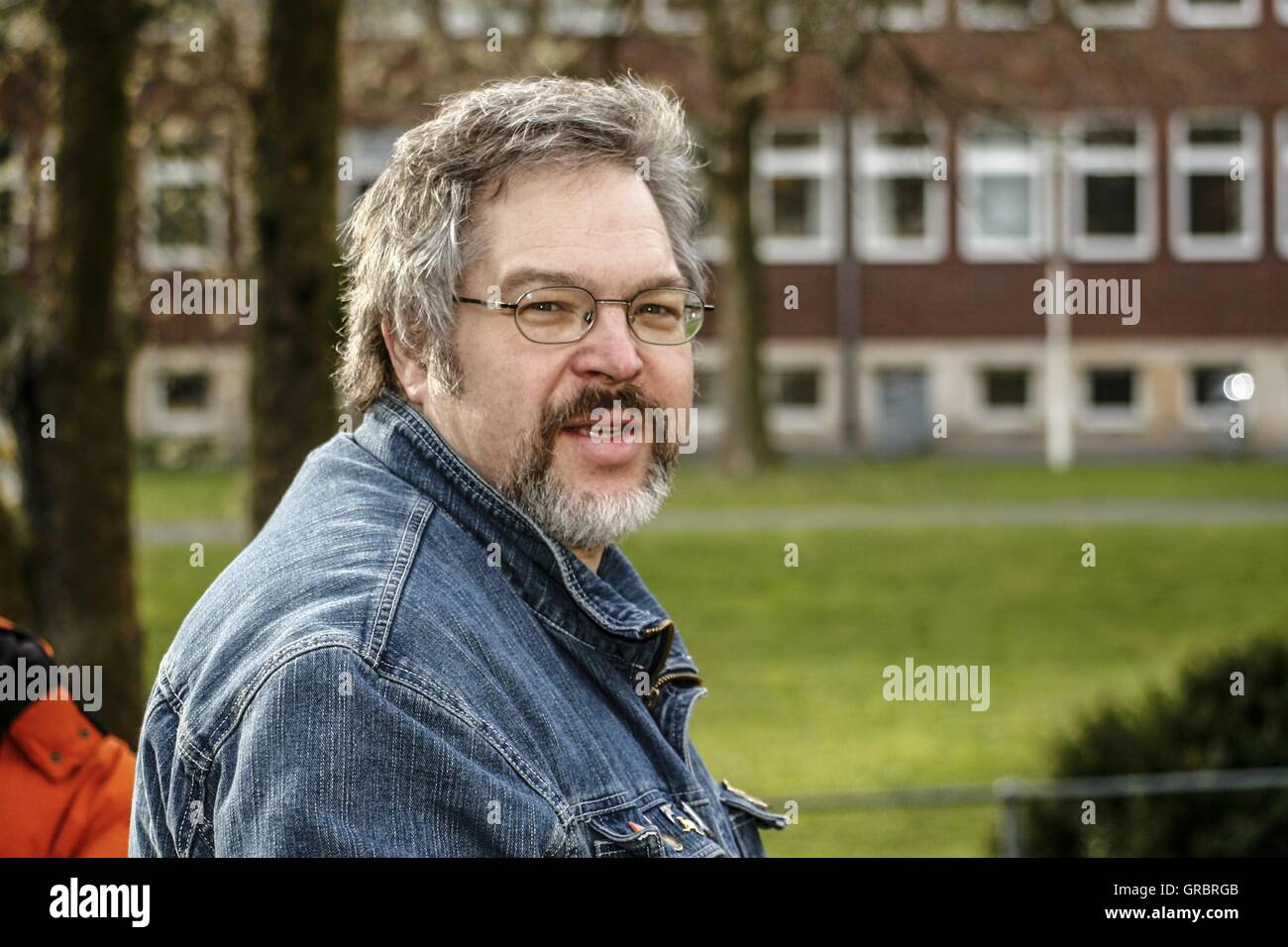 Gray haired old man hi-res stock photography and images - Alamy