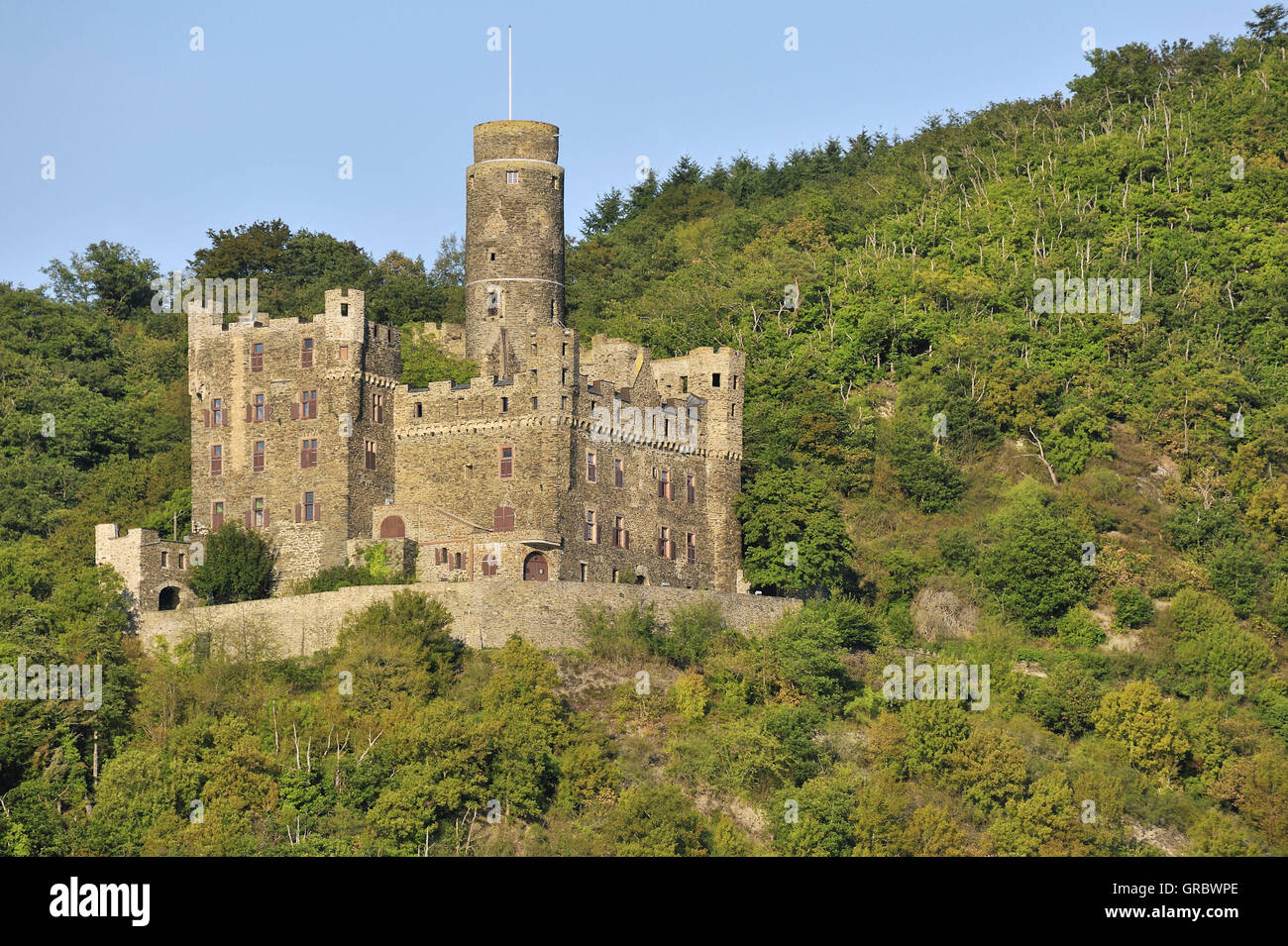 Maus Castle Above The Village Of Wellmich, Near Town Sankt Goarshausen, Upper Middle Rhine Valley, Germany Stock Photo