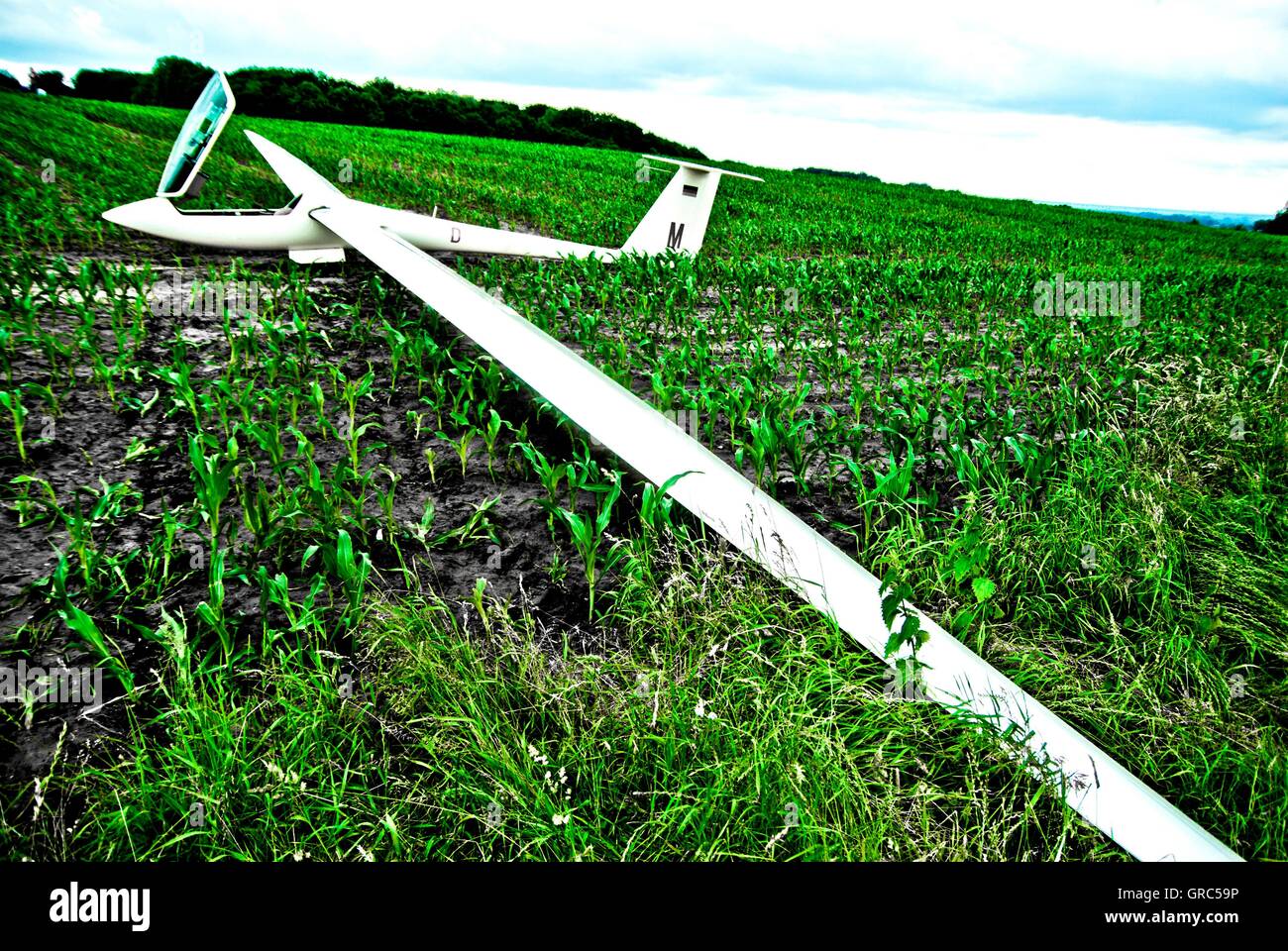 Glider crash hires stock photography and images Alamy