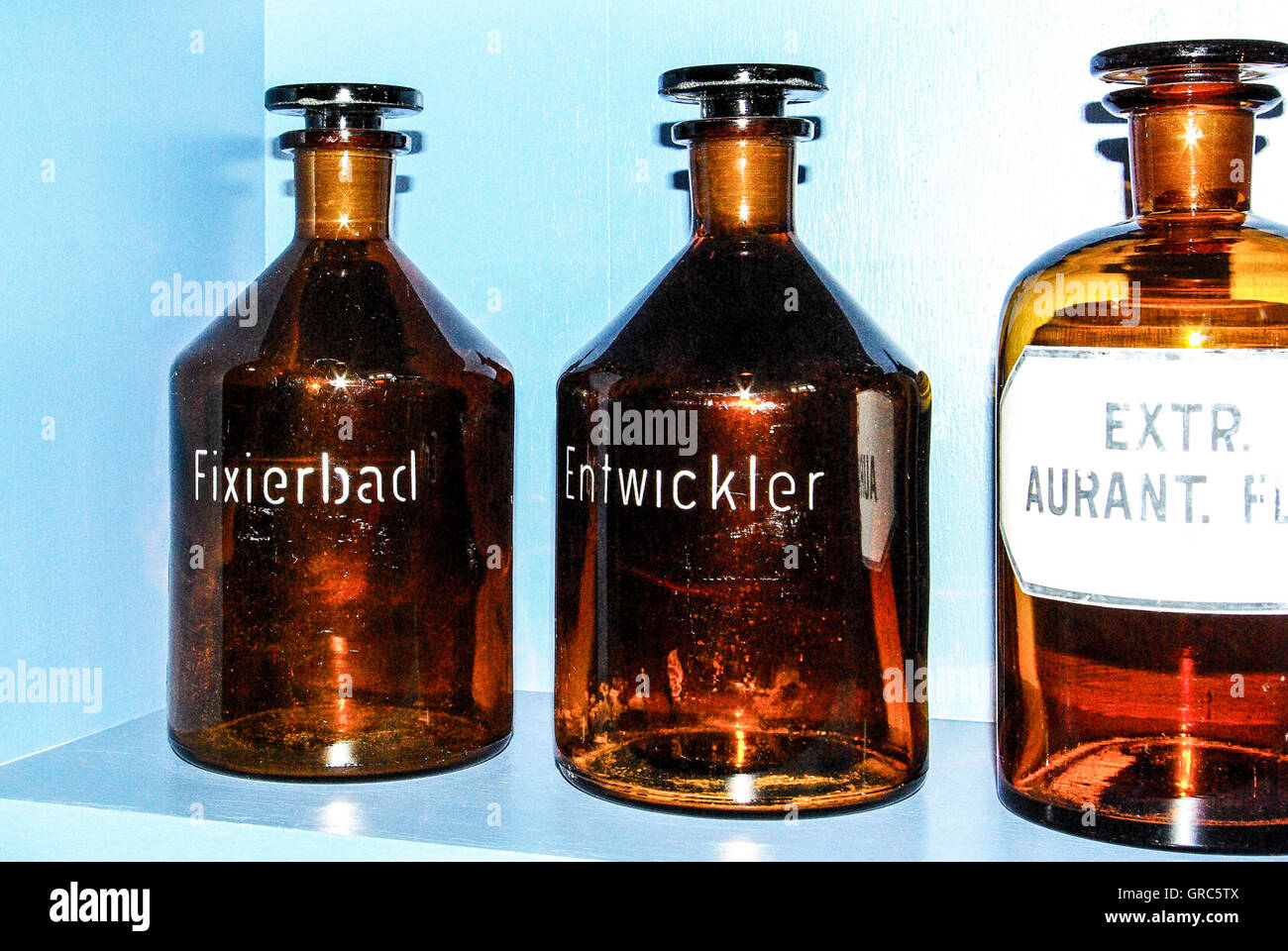 Darkroom tools hires stock photography and images Alamy