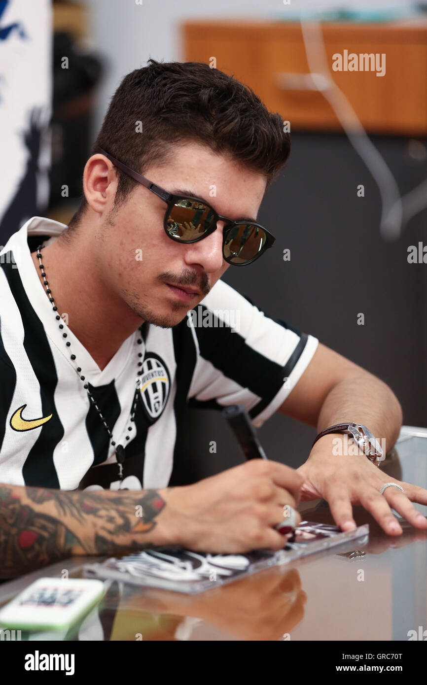 Italian Rapper Dondip Turin, Italy. 06th Sep, 2016. Italian rapper Moreno Donadoni, wearing a ...
