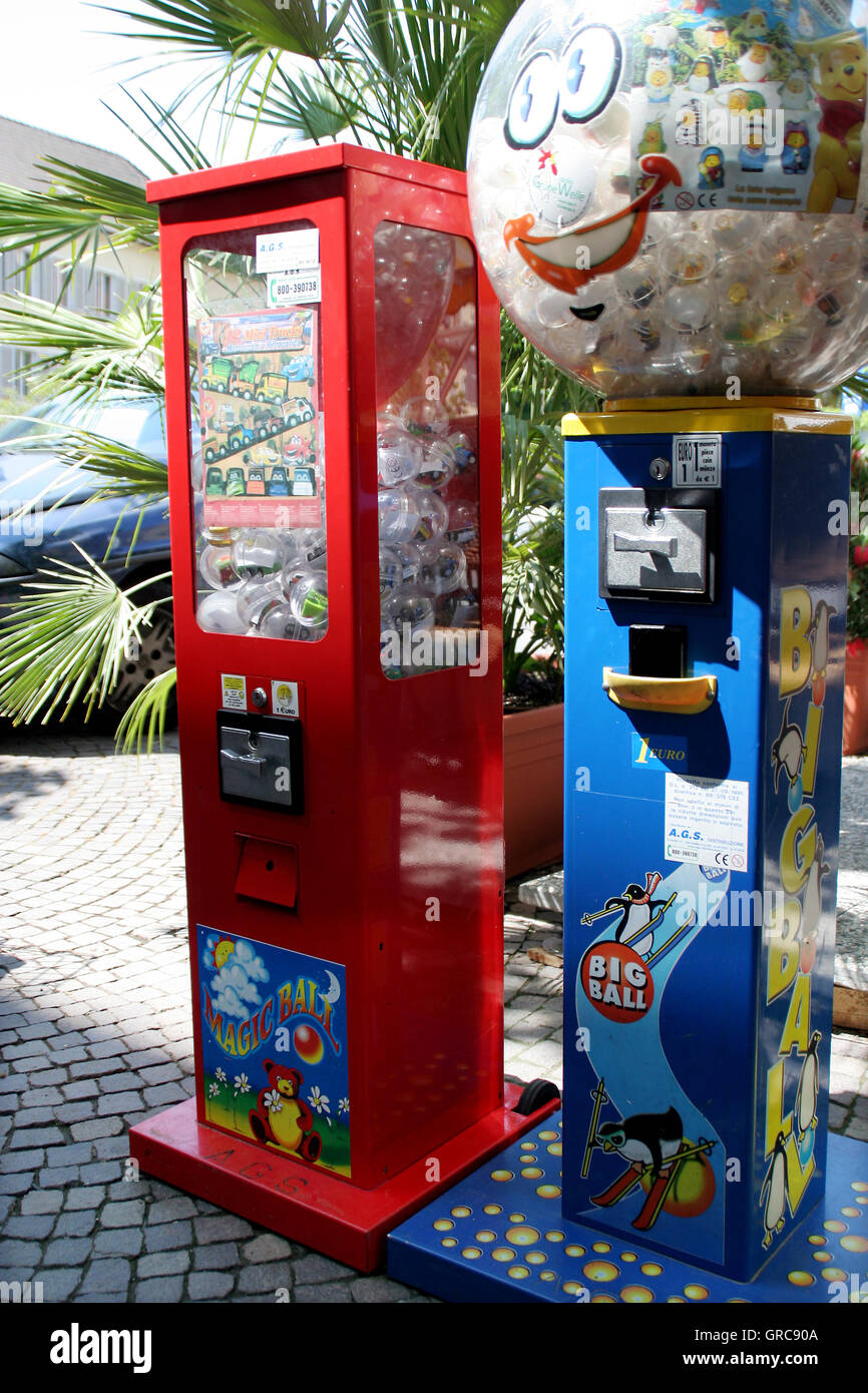 Chewing Gum Machine Stock Photo Alamy