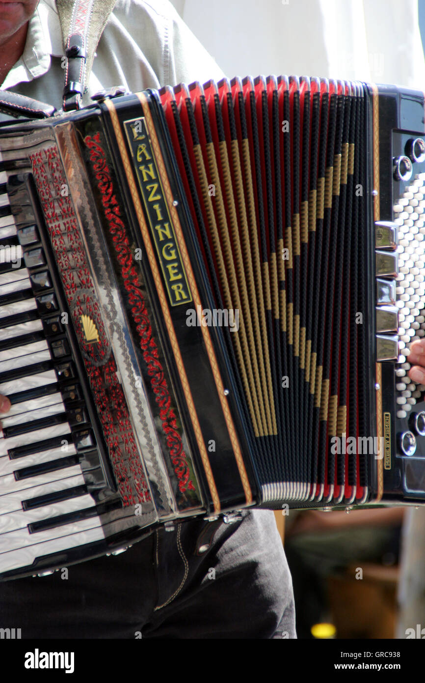 Concertina hires stock photography and images Alamy