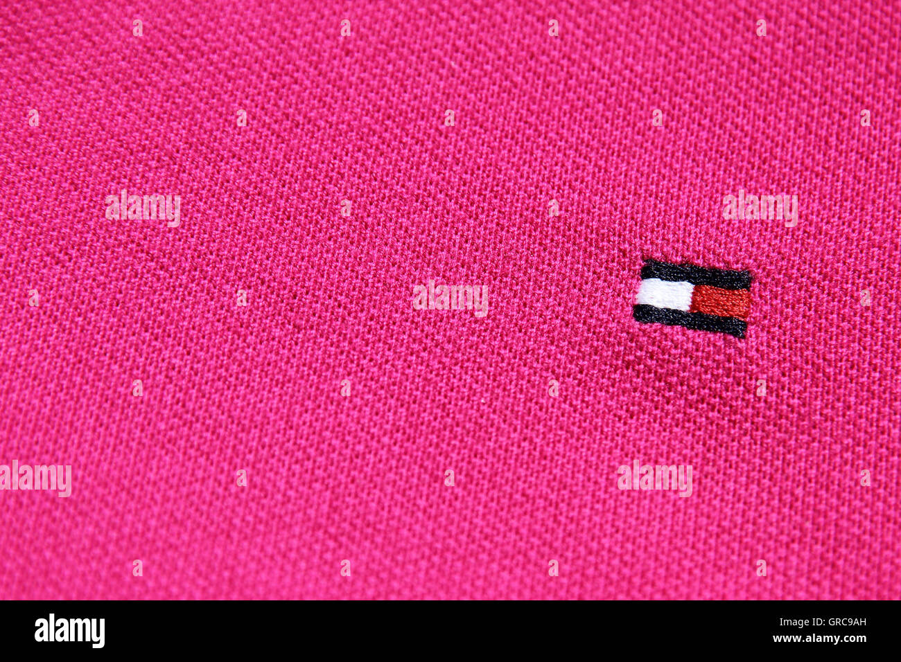 tommy hilfiger emblem