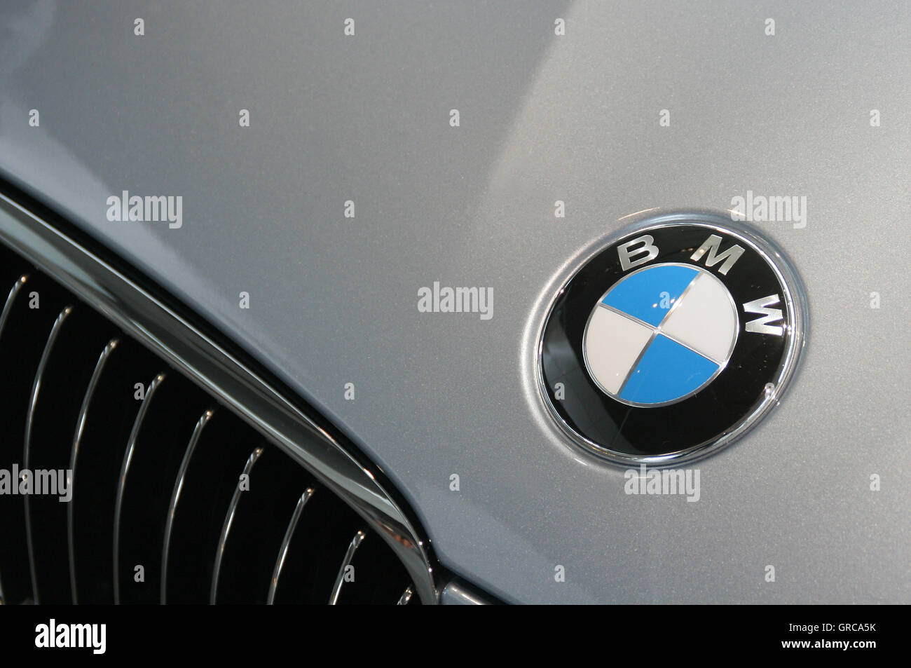 Bmw logotype hi-res stock photography and images - Alamy