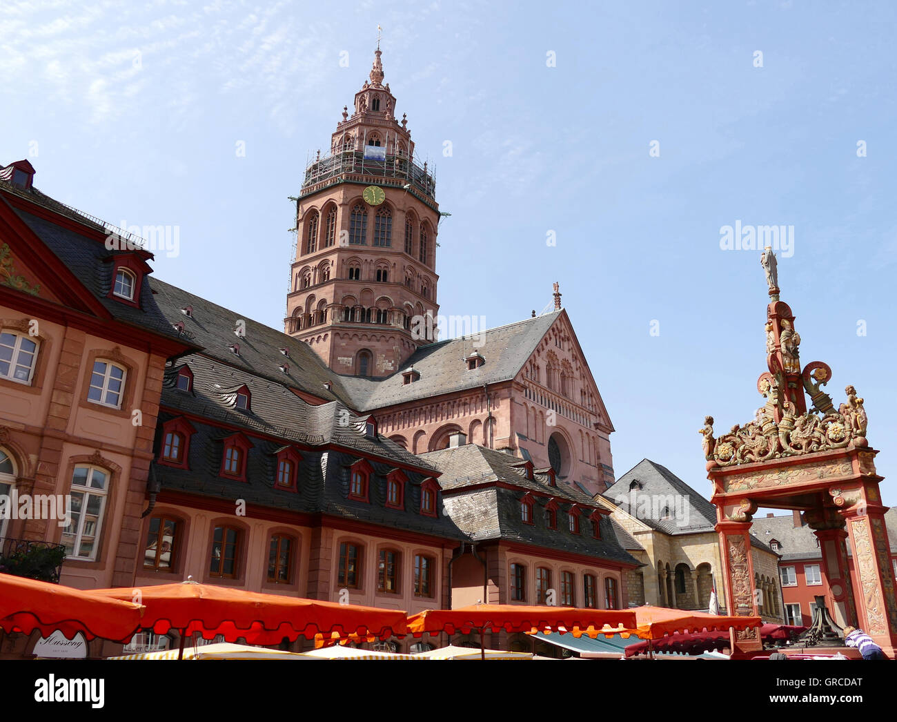 Marketplace With Market Fountain And Farmers Market, Mainz, The State Capital Of Rhineland-Palatinate Stock Photo