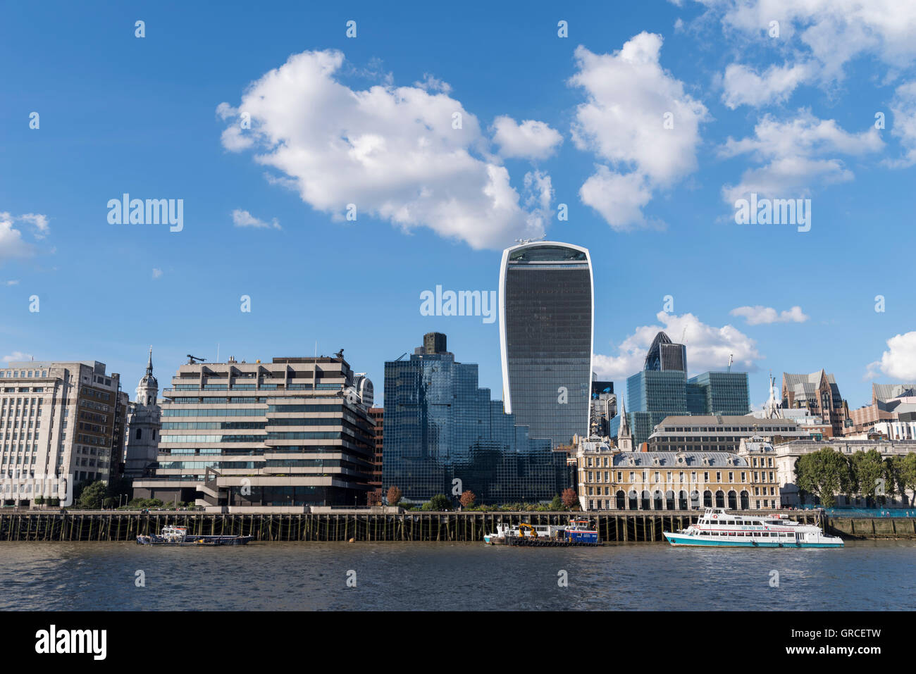 Walkie talkie tower hi-res stock photography and images - Alamy