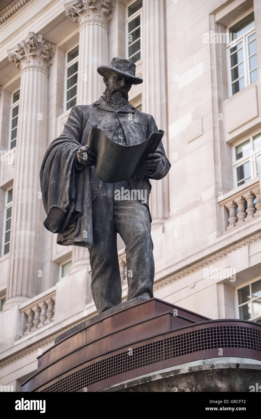 Statue to James Henry Greathead, Chief Engineer City and South London Railway. By Bank Tube Station & Bank of England, London Stock Photo