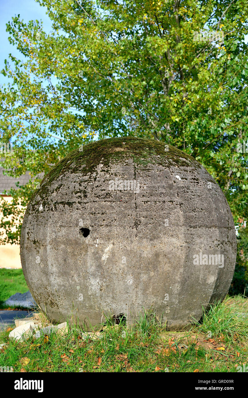 25 Oktober 2015 Kugelbunker Aus Dem 2 Weltkrieg Verteidgungsanlage Stock Photo Alamy