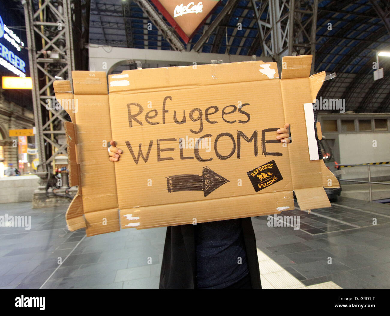 Woman Holding Sign With Refugees Welcome At Frankfurt Central Station Stock Photo