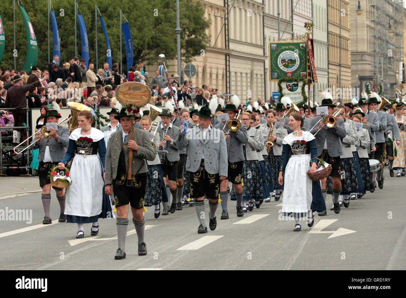 Traditional german dresses hi-res stock photography and images - Alamy