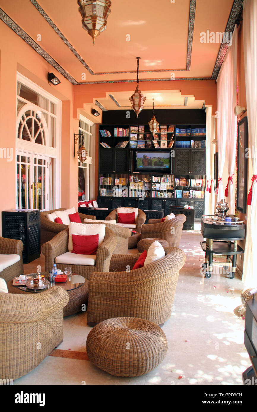 Africa hotel lobby hi-res stock photography and images - Alamy