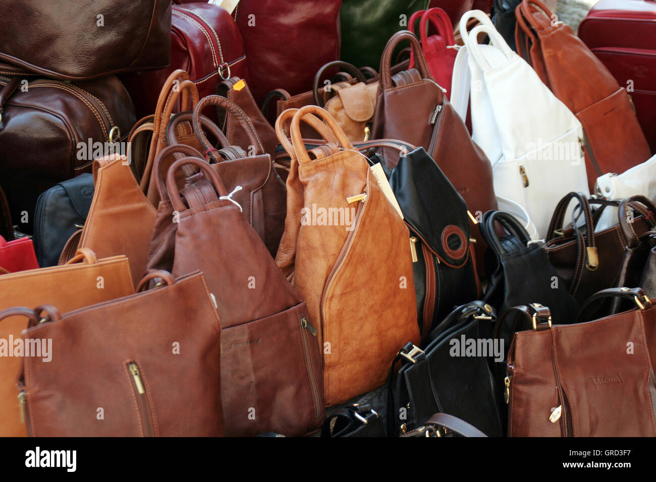 Leather bags italy hi-res stock photography and images - Alamy