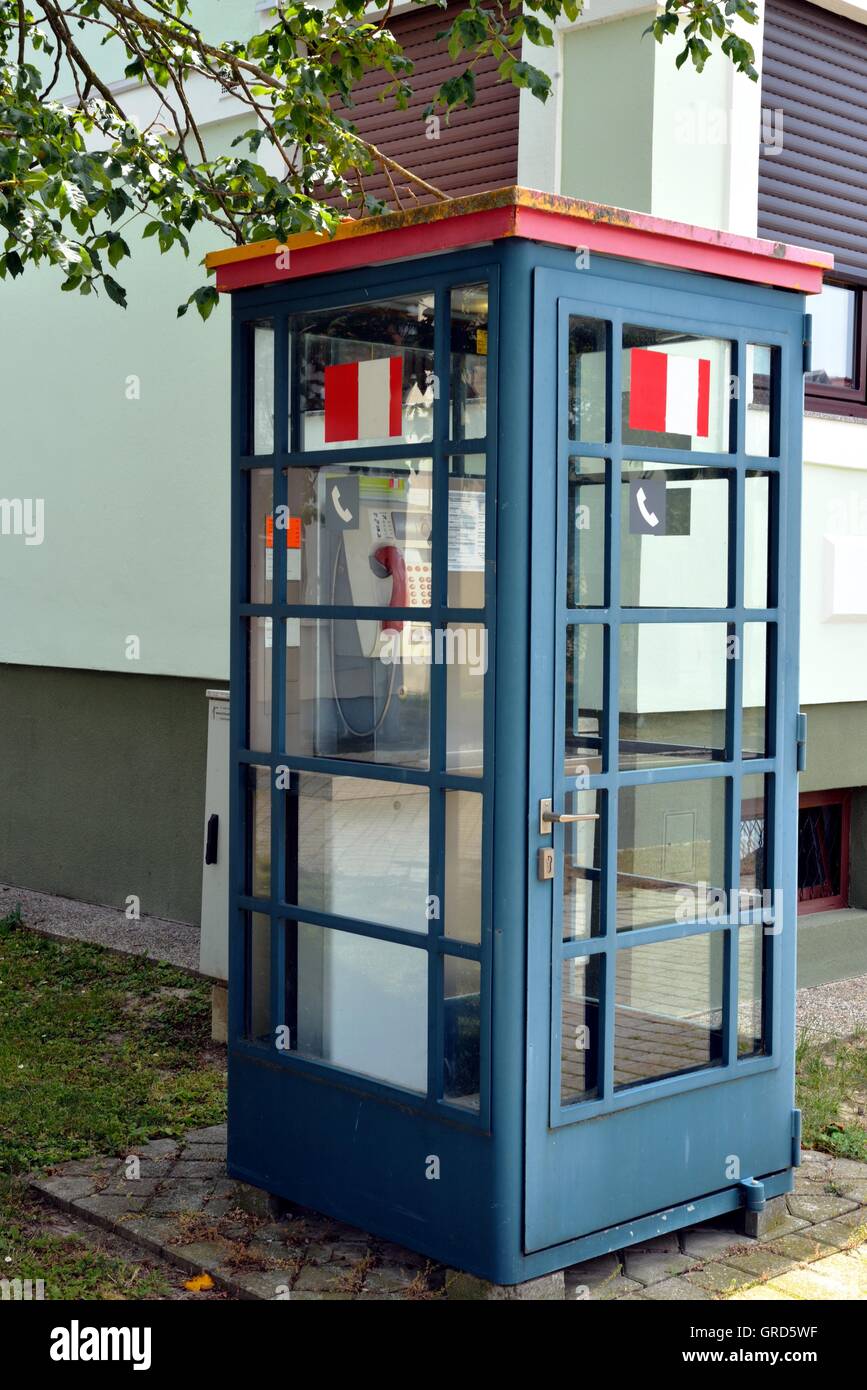 Public payphone hi-res stock photography and images - Alamy