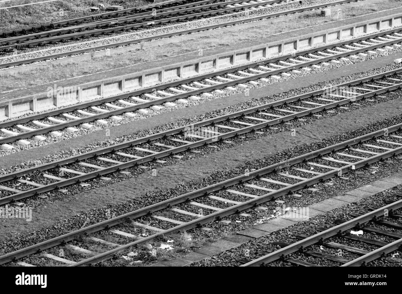 Horizontal rails hires stock photography and images Alamy