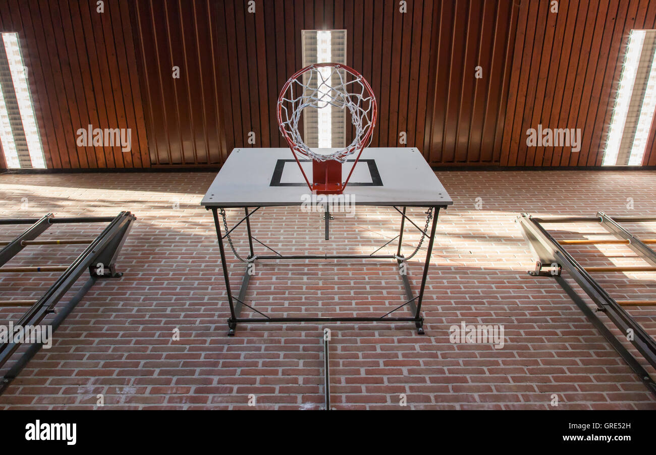 Basket in a old school gym Stock Photo Alamy