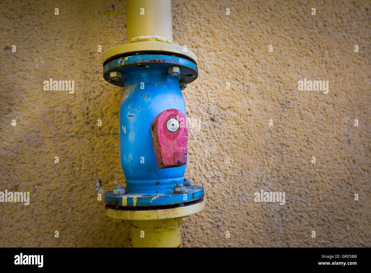 Broken yellow line hires stock photography and images Alamy