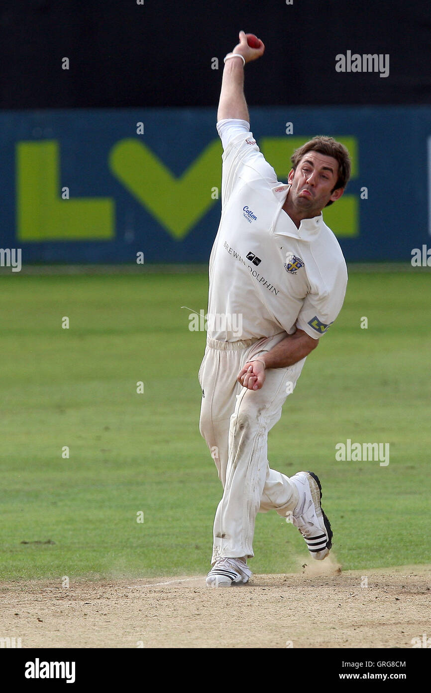 Liam Plunkett in bowling action for Durham - Essex CCC vs Durham CCC - LV County Championship Cricket at the Ford County Ground, Chelmsford -  09/09/10 Stock Photo