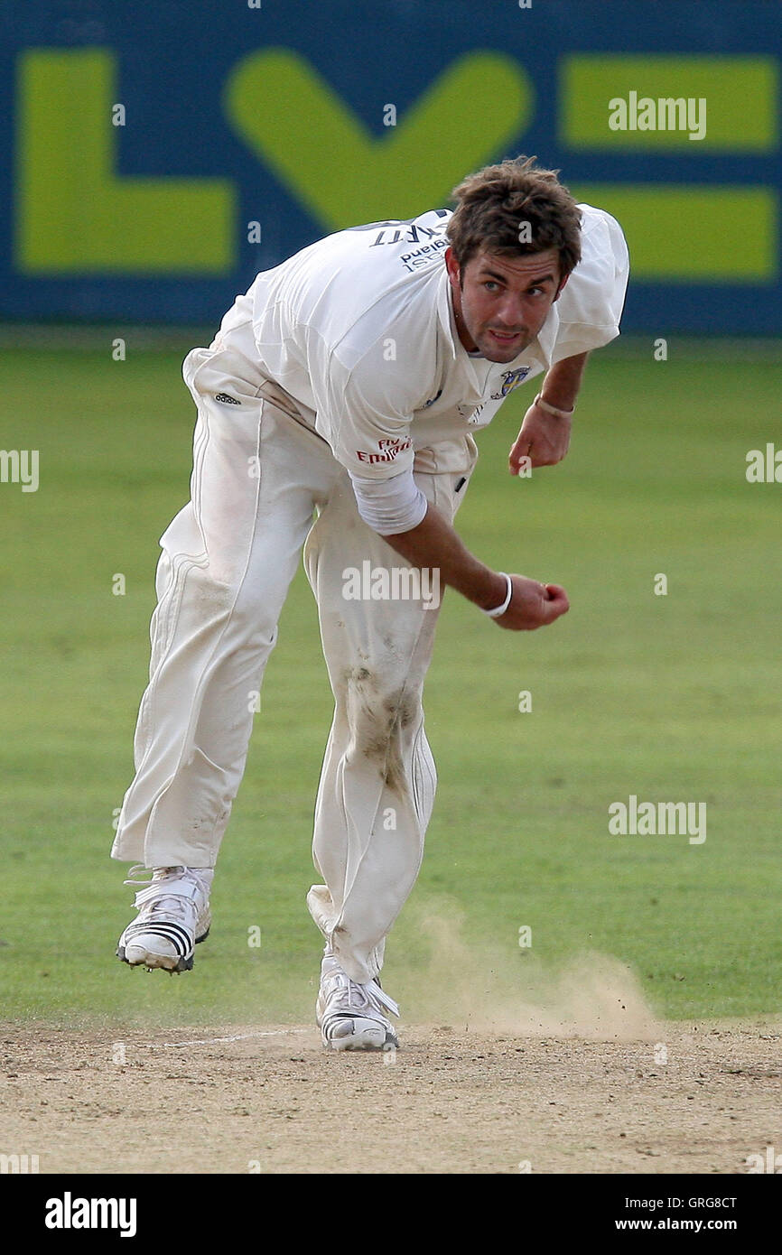 Liam Plunkett in bowling action for Durham - Essex CCC vs Durham CCC - LV County Championship Cricket at the Ford County Ground, Chelmsford -  09/09/10 Stock Photo