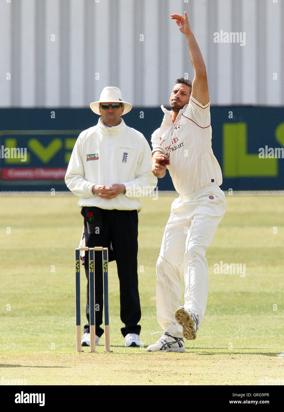 Sajid Mahmood of Lancs in bowling action - Essex CCC vs Lancashire CCC - LV County Championship Division One Cricket at Ford County Ground, Chelmsford -  21/04/10 Stock Photo