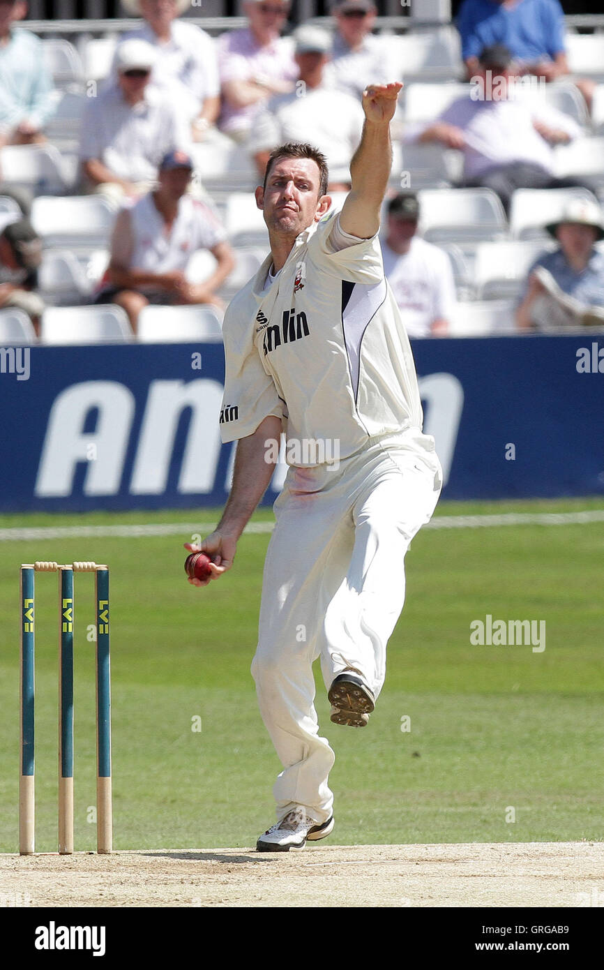 David Masters in bowling action for Essex Essex CCC vs