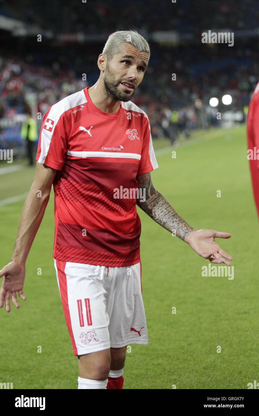 Basel, Switzerland. 6 September 2016 Valon Behrami at the echauffement when the cut qualifying match World Group B Switzerland against Portugal at St Jakob Park in Basel, Switzerland Credit:  Laurent Lairys/Agence Locevaphotos/Alamy Live News Stock Photo