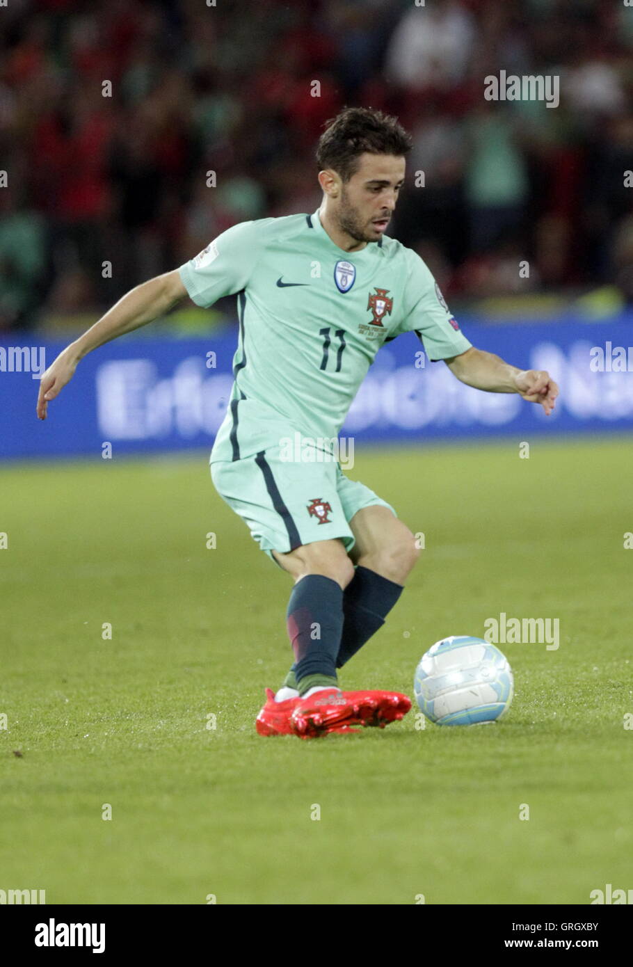 Basel, Switzerland. 6 September 2016 Valon Behrami in action during the qualifying match of the World Cup Group B Switzerland against Portugal at St Jakob Park in Basel, Switzerland Credit:  Laurent Lairys/Agence Locevaphotos/Alamy Live News Stock Photo
