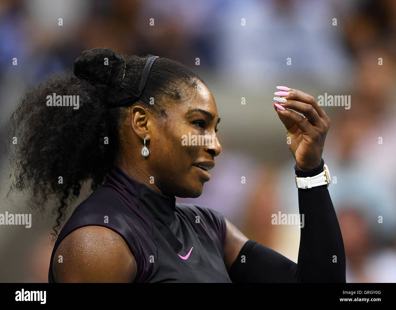 OPI : Serena Williams Glam Slam UK - Nail Art Fleur
