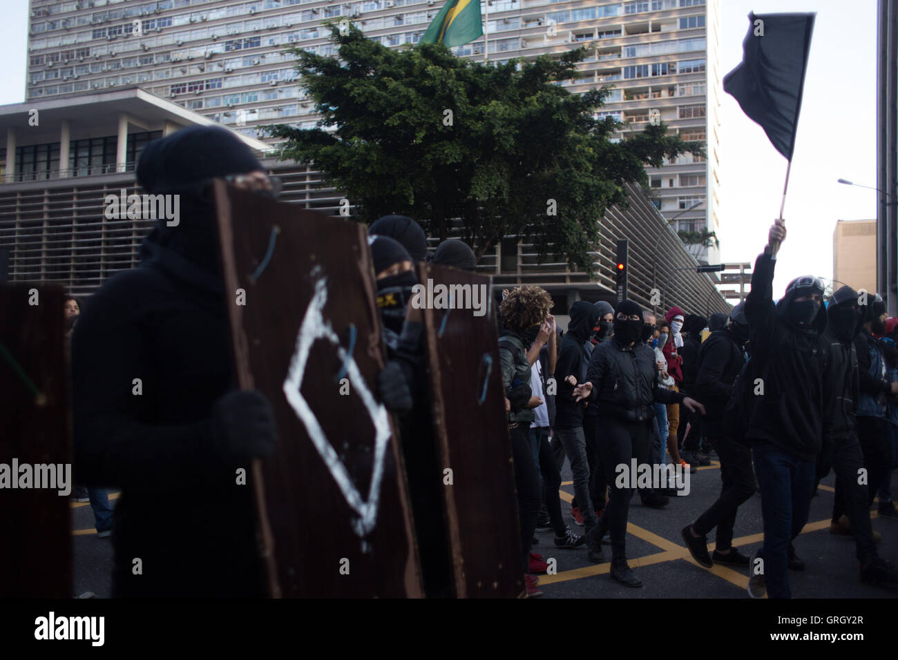 Sao Paulo, Brazil. 7th September, 2016. Thousands gathered on Paulista Avenue on Independence Day as protestors demonstrate against new Brazilian President Michel Temer. 7th Sep, 2016. Credit:  Louise Wateridge/ZUMA Wire/Alamy Live News Stock Photo