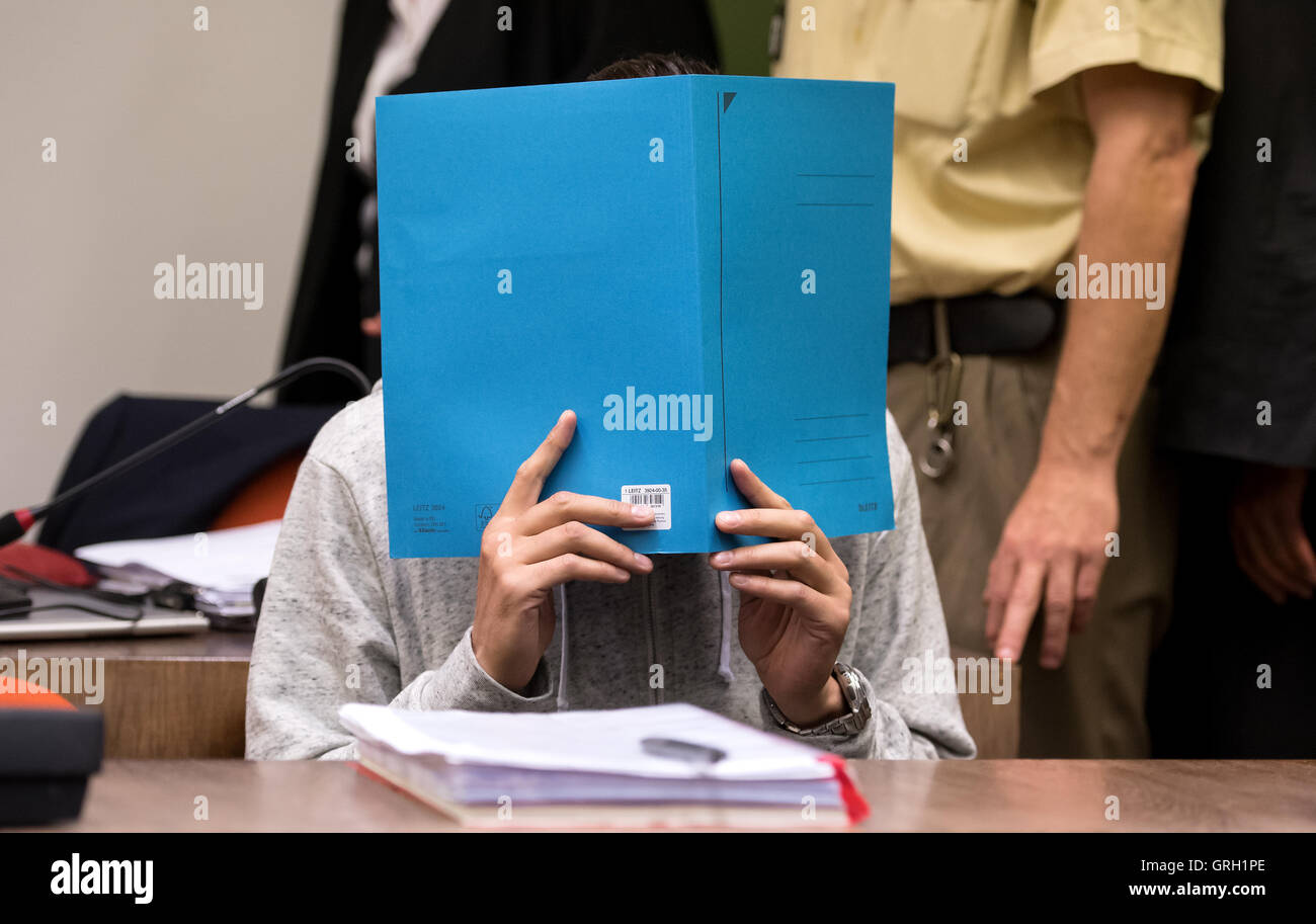 Munich, Germany. 8th Sep, 2016. Defendant Ali R. sitting in a court ...