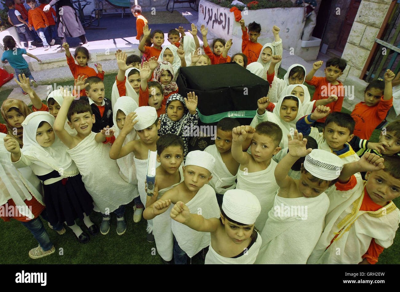 Hebron, West Bank, Palestinian Territory. 8th Sep, 2016. Palestinian